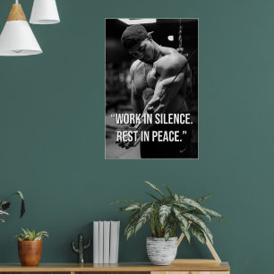 Póster Motivación de gimnasio Cita de Trabajar en Silenci