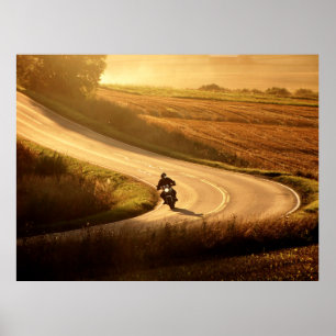 Póster Motocicleta en la carretera del campo en otoño por