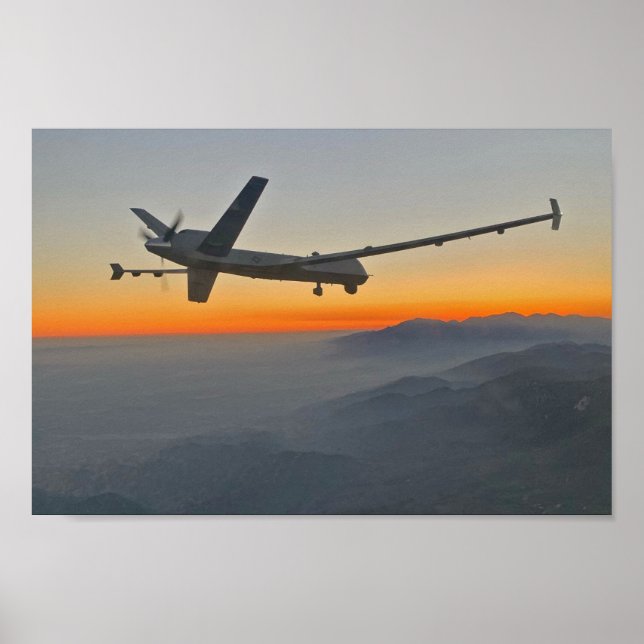 Póster MQ-9 Reaper en Montañas (Frente)