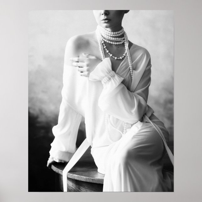Póster Mujer blanca y negra vintage con perlas (Frente)