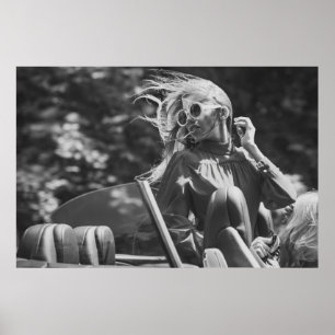 Póster Mujer bonito en auto convertible