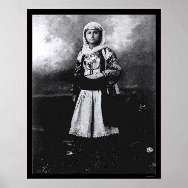 Póster Mujer con viejo traje griego 1920 (Frente)