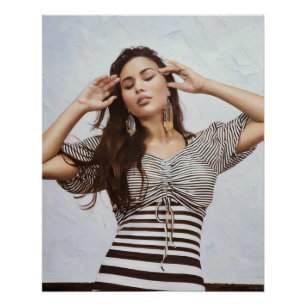 Póster Mujer de moda vestida a rayas