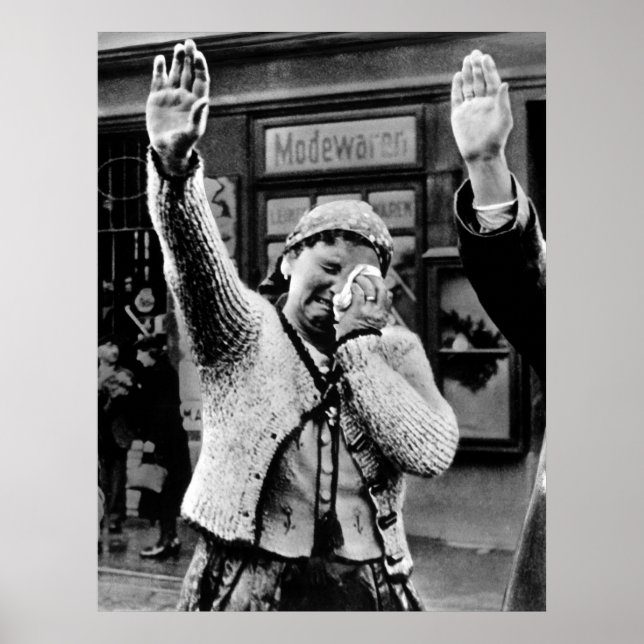 Póster Mujer de Sudetenland llorando por invasión nazi (Frente)