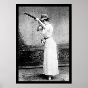 Póster Mujer del Trapshooting con la escopeta 1914