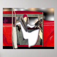 Mujer en un auto deportivo rojo