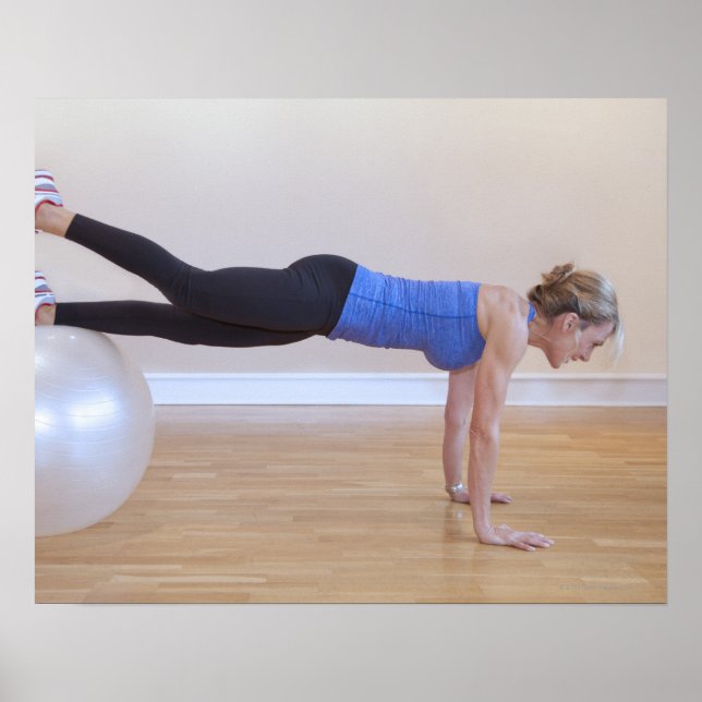 Póster Mujer haciendo ejercicio físico posar (Frente)