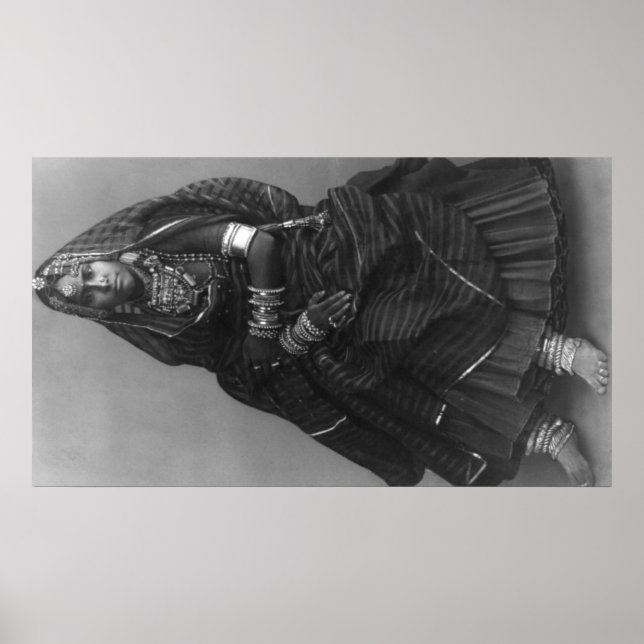 Póster Mujer india con vestimenta judicial y joyería (Frente)