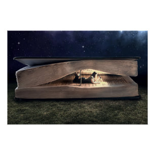 Póster Mujer leyendo libro interno de noche