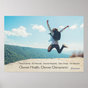 Póster Mujer saltando en la cima del poster quiropráctico