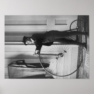 Póster Mujer vestida como hombre con foto de bicicleta