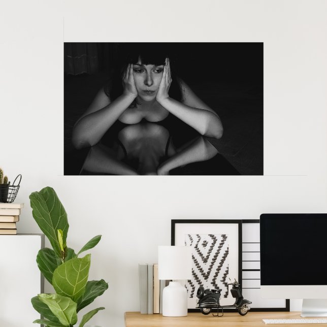 Póster Mujer y espejo (Oficina en casa)