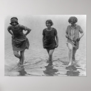 Póster Mujeres que vadean en la fotografía de la playa de
