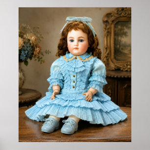 Póster Muñeca de porcelana antigua con traje azul