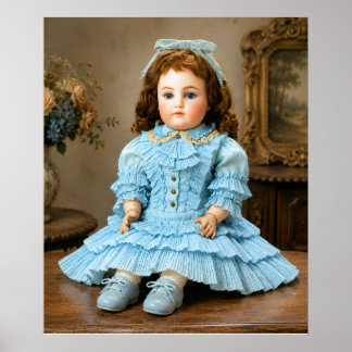 Póster Muñeca de porcelana antigua con traje azul