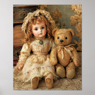 Póster Muñeca de porcelana antigua y oso de peluche