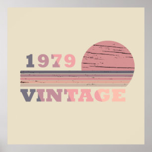 Póster nace en 1979 en color rosa y púrpura