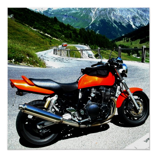 Póster naranja en las montañas (Anverso)