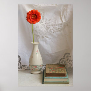 Póster Naranja gerbera y libros antiguos