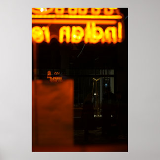 Póster Naranja Oscuro Neon - Foto Nocturna Urbana de Prag