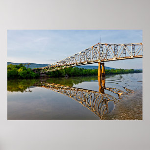Póster Navegando bajo un puente sobre el río Tennessee