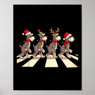 Póster Navidad en miniatura de Schnauzer Dog Crossing Roa