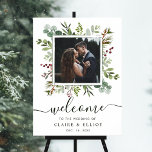 Póster Navidades botánicos Boda de bienvenida foto verde<br><div class="desc">Este cartel de bienvenida de un boda fotográfico muestra la vegetación eucalipto pintada,  hojas verdes,  bayas rojas,  ramas de pino con un marco cuadrado verde. Para una personalización más avanzada de este diseño,  haga clic en el enlace "Personalizar más adelante". También están disponibles los elementos coincidentes.</div>