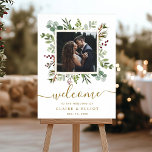 Póster Navidades botánicos Boda de oro foto de bienvenida<br><div class="desc">Este cartel de bienvenida de un boda fotográfico muestra la vegetación eucalipto pintada,  hojas verdes,  bayas rojas,  ramas de pino con un marco cuadrado de oro. Para una personalización más avanzada de este diseño,  haga clic en el enlace "Personalizar más adelante". También están disponibles los elementos coincidentes.</div>