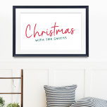 Póster Navidades familiares | Nombre de la familia Minima<br><div class="desc">Los "Navidades con ()",  sencillos y elegantes,  citan la impresión poster en la tipografía minimalista moderna en rojo festivo y verde. El diseño puede ser fácilmente personalizado con su(s) nombre(s) familiar(s),  año(s) o propio saludo especial para las super-cuadas vibraciones de vacaciones!</div>