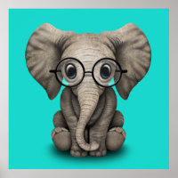 Nerdy Baby Elephant Viendo Gafas