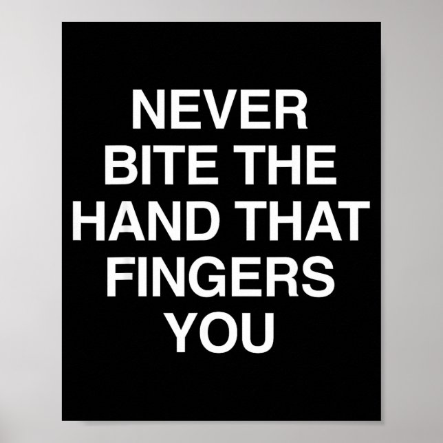 Póster Never Bite The Hand That Fingers You Funny Sarcasm (Frente)