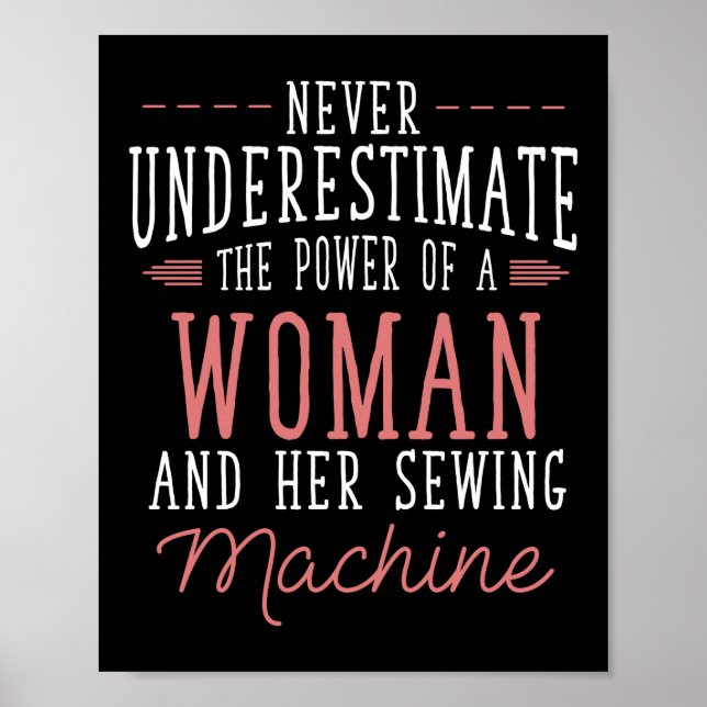Póster Never Underestimate The Power Of A Woman And Her (Frente)