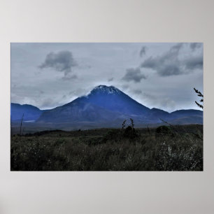 Póster Nguaruhoe en un día nublado