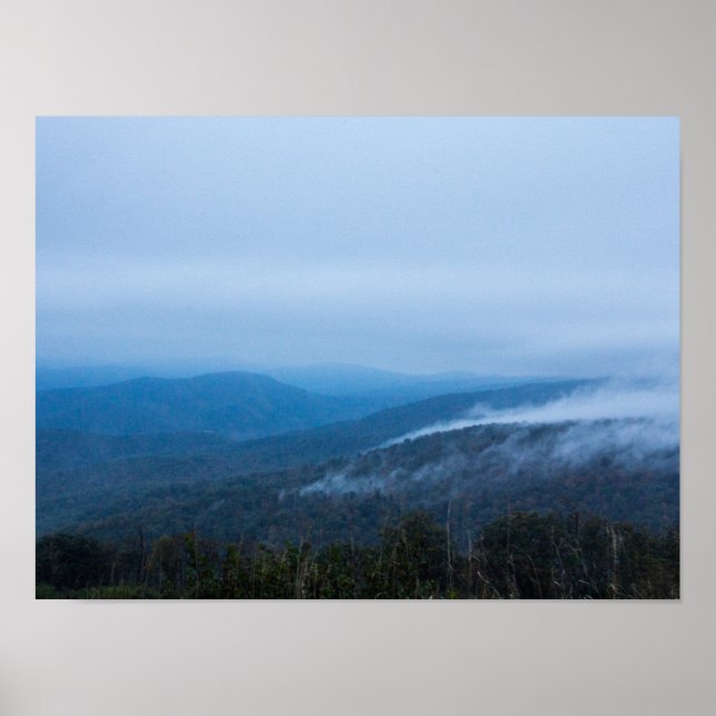 Póster Niebla en el Parque Nacional Shenandoah, Virginia (Frente)