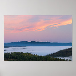 Póster Niebla matutina del amanecer en el valle de Trigla