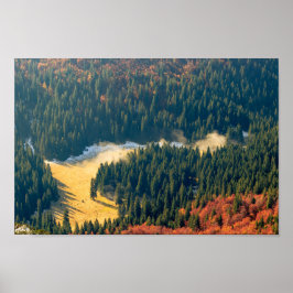 Póster Niebla rodando en un solitario campo otoñal