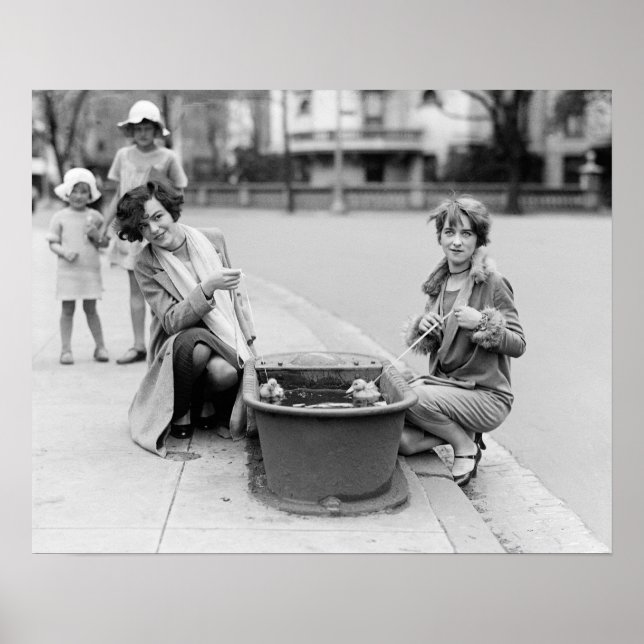 Póster Niñas con patitos, 1927. Foto antigua (Frente)