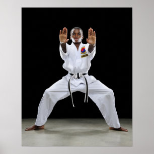 Póster Niño (15 años) con uniforme de karate con