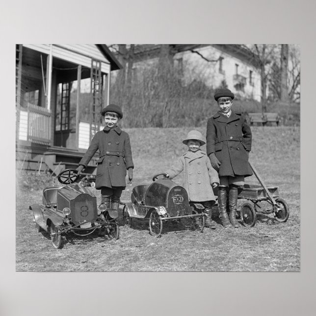 Póster Niños con coches de pedal, 1924. Foto de cosecha d (Frente)
