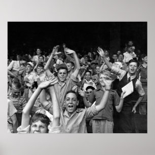 Póster Niños en un partido de béisbol, 1942. Foto antigua
