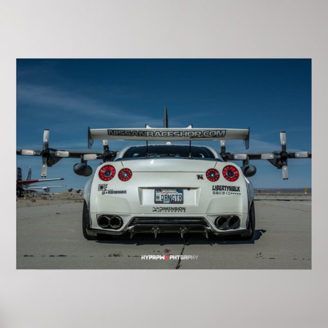 Póster Nissan GT-R35 LibertyWalk Widebody con el avión (Frente)