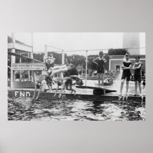 Póster NO ESCUPA en los muchachos de la piscina que nadan