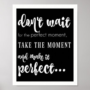 Póster no espere el momento perfecto (blanco en negro)