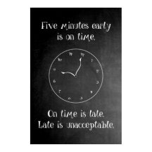 ¡No llegues tarde! Poster en aula