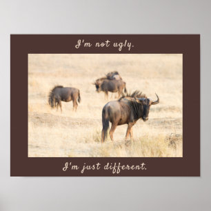 Póster No soy una fea foto de wildebeest con texto