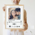 Póster Nombre personalizado Canción especial Estilo de re<br><div class="desc">Nombre personalizado Poster de fotos con estilo de reproductor musical de canción especial para parejas. Puedes Personalizar esta placa con tus nombres y fotos y añadir tu canción especial con el nombre del artista. También puede reemplazar la barra de sonido de ondas con el código de imagen descargado para su...</div>