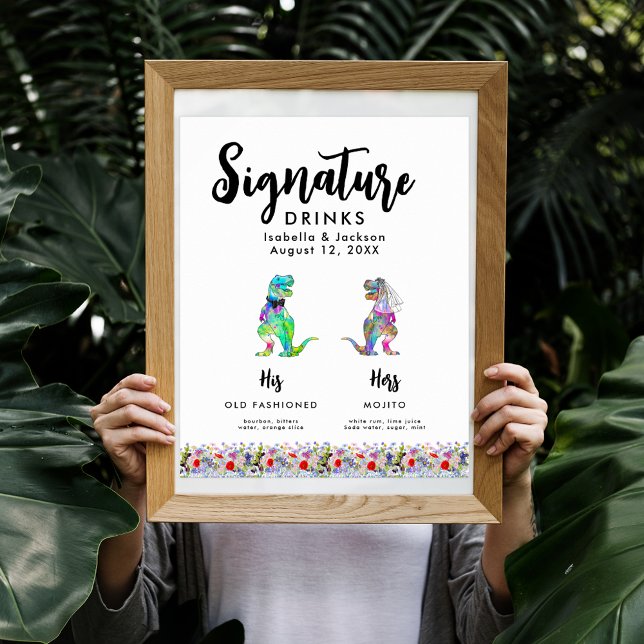 Póster Novia de dinosaurio y bebidas con Boda Groom (Dinosaur bride and groom wedding signature drinks poster with colorful T-Rex and boho wildflowers)