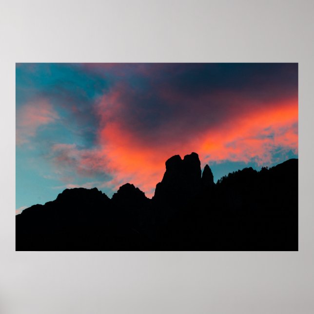 Póster Nubes ardiendo sobre las montañas (Frente)