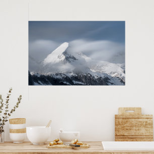 Póster Nubes brumosas sobre la montaña Grintovec, Esloven