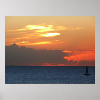 Póster Nubes de atardecer y navegación marítima